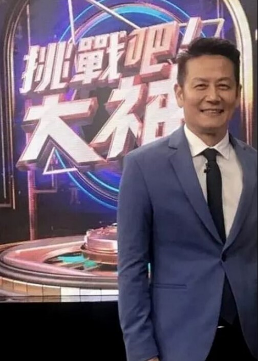 推特高颜值女神Song顶级尤物反差情趣制服勾引金主！无套疯狂抽插视频流出！ - King-AV网海报